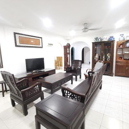 Jen Pd Homestay - Unique, Antique House No Wifi Порт-Диксон Экстерьер фото