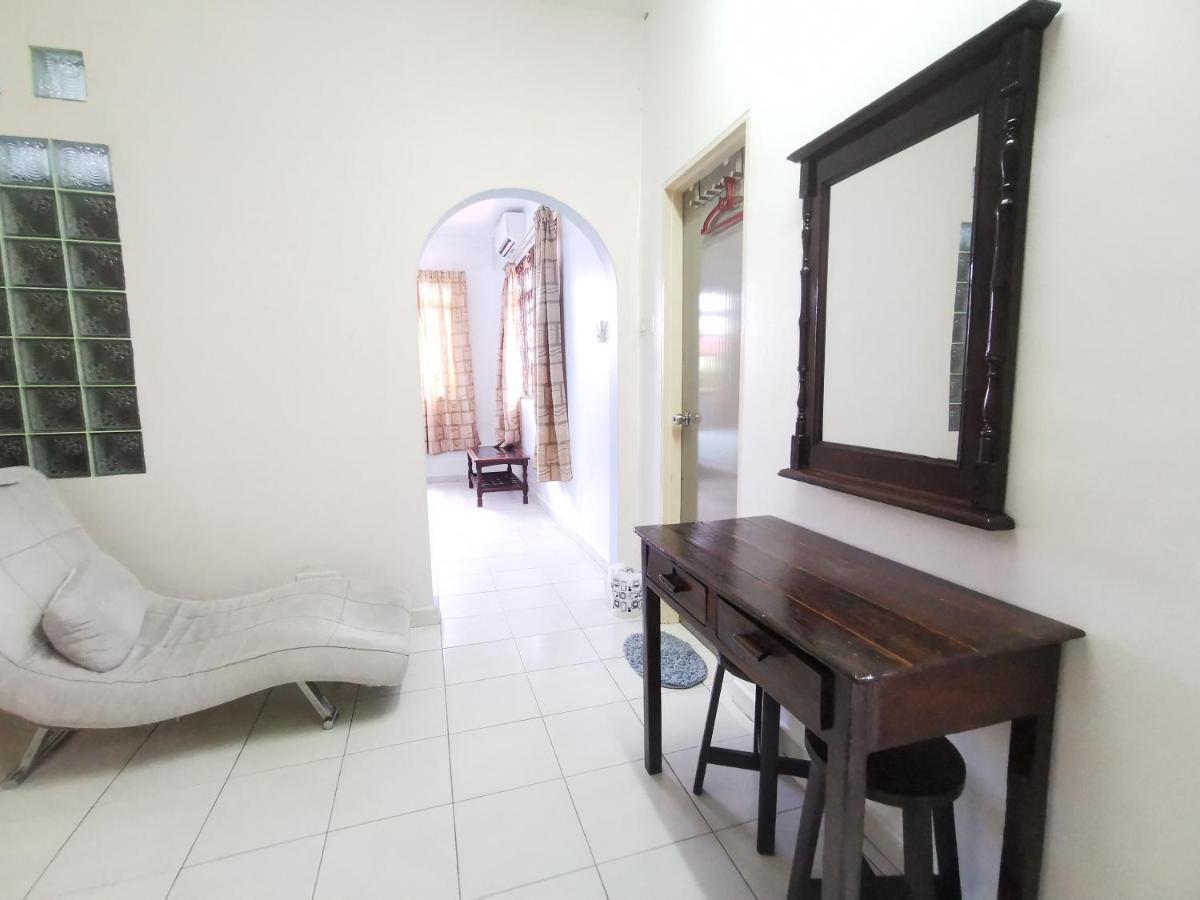 Jen Pd Homestay - Unique, Antique House No Wifi Порт-Диксон Экстерьер фото