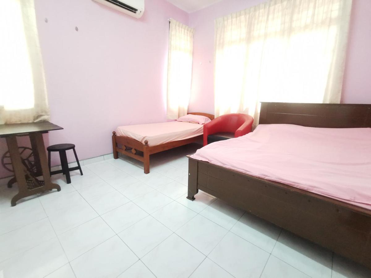 Jen Pd Homestay - Unique, Antique House No Wifi Порт-Диксон Экстерьер фото